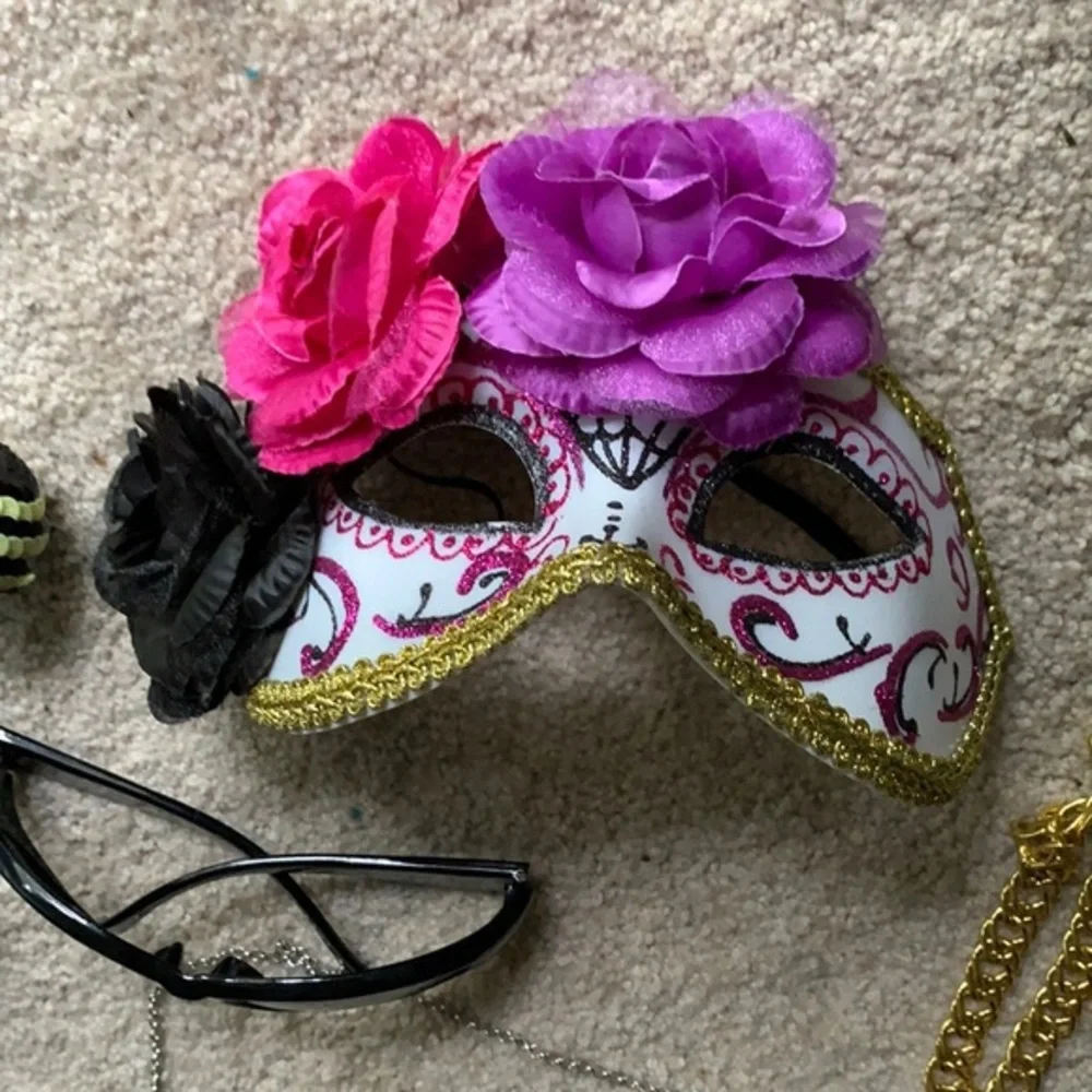 Bundle of Halloween Accessories Pre Owned some never used